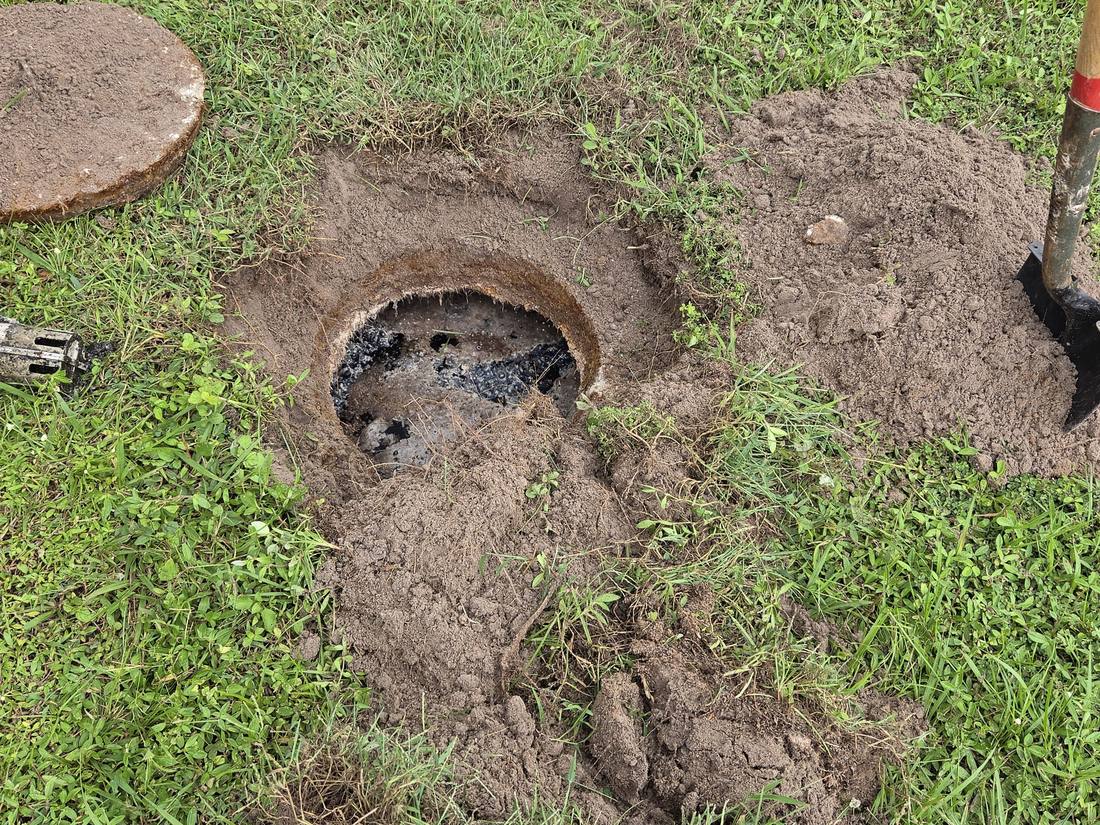 Open septic tank showing the outlet baffle after the clogged filter was removed, Lehigh Acres FL